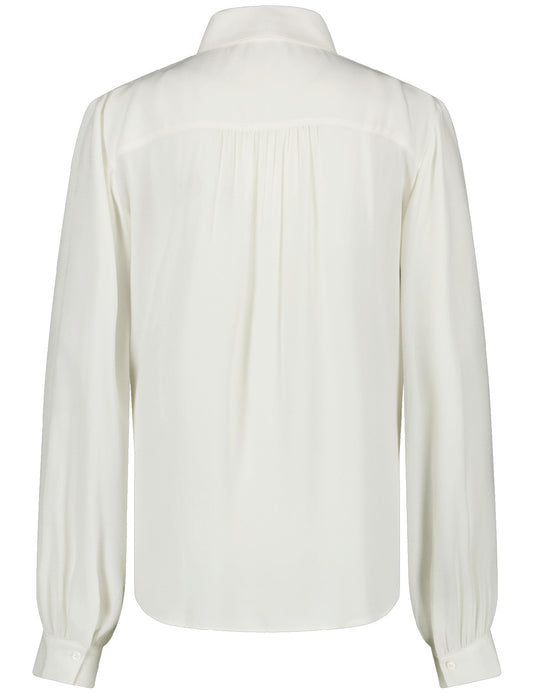 Blouse  made of the finest material